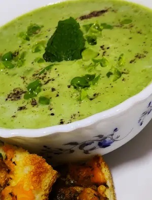 Green Peas soup with mint 